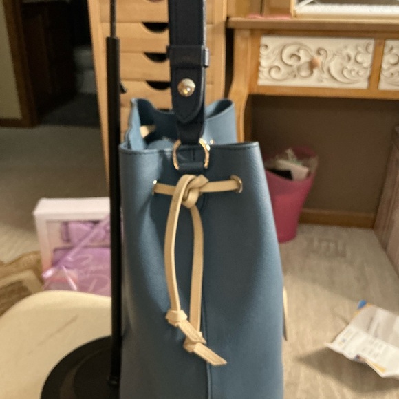Louis Vuitton Lockme Bucket Bag - Picture 14 of 16